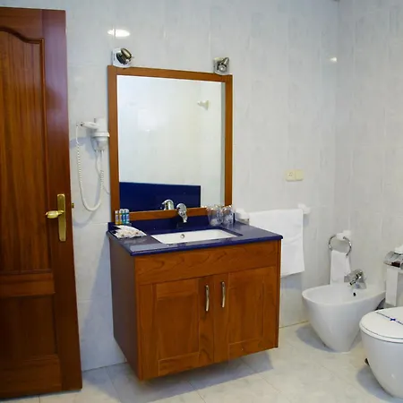 Hotel As Camelias 2*